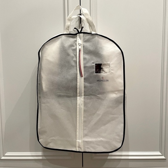 Moncler Bomber 2t with detachable hood+Duster bag+Hanger - Picture 14 of 14